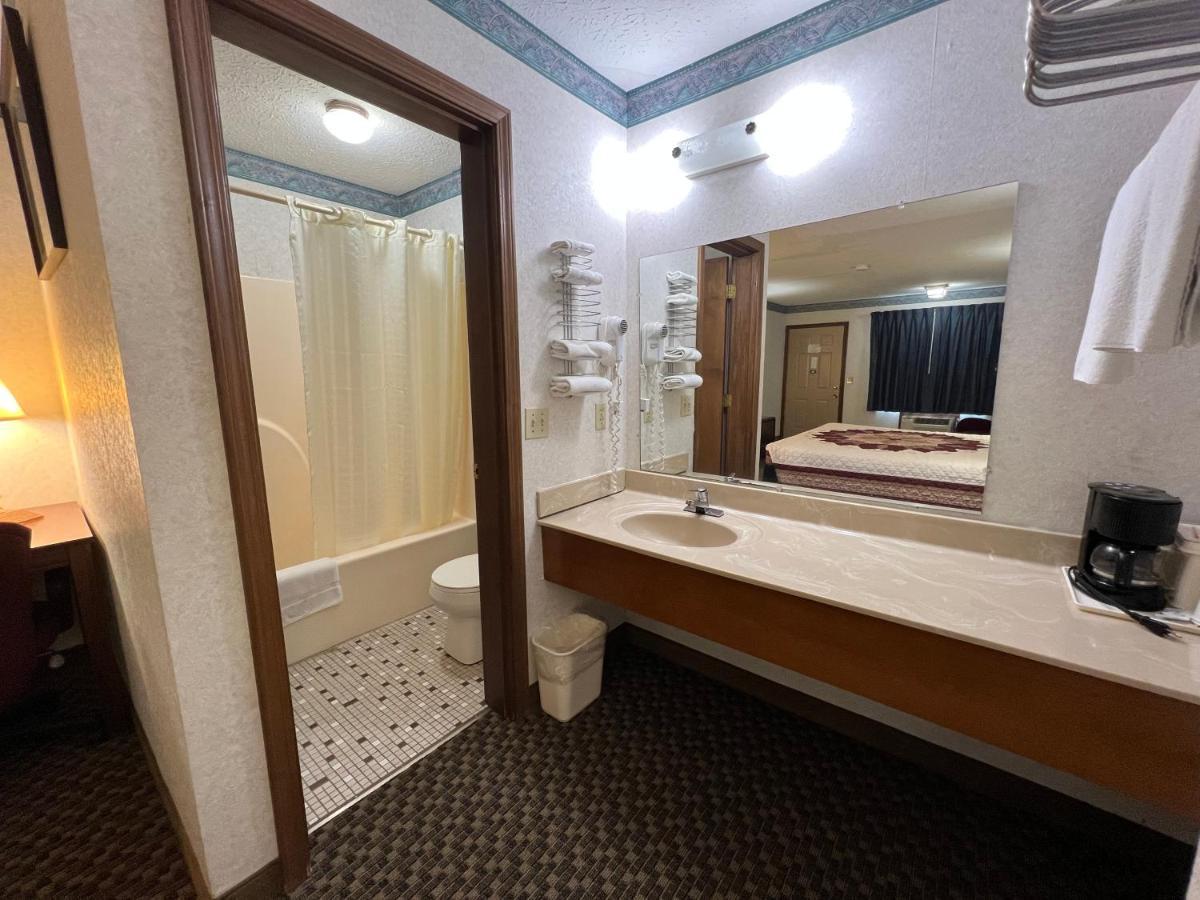 Americas Inn Бардстаун Экстерьер фото