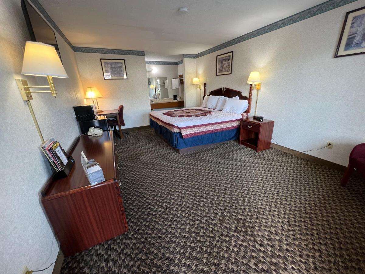 Americas Inn Бардстаун Экстерьер фото