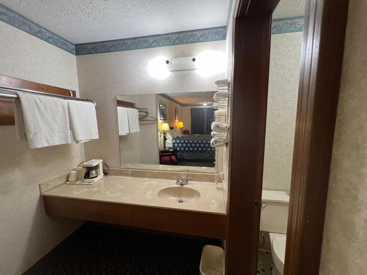 Americas Inn Бардстаун Экстерьер фото