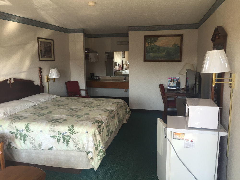 Americas Inn Бардстаун Экстерьер фото