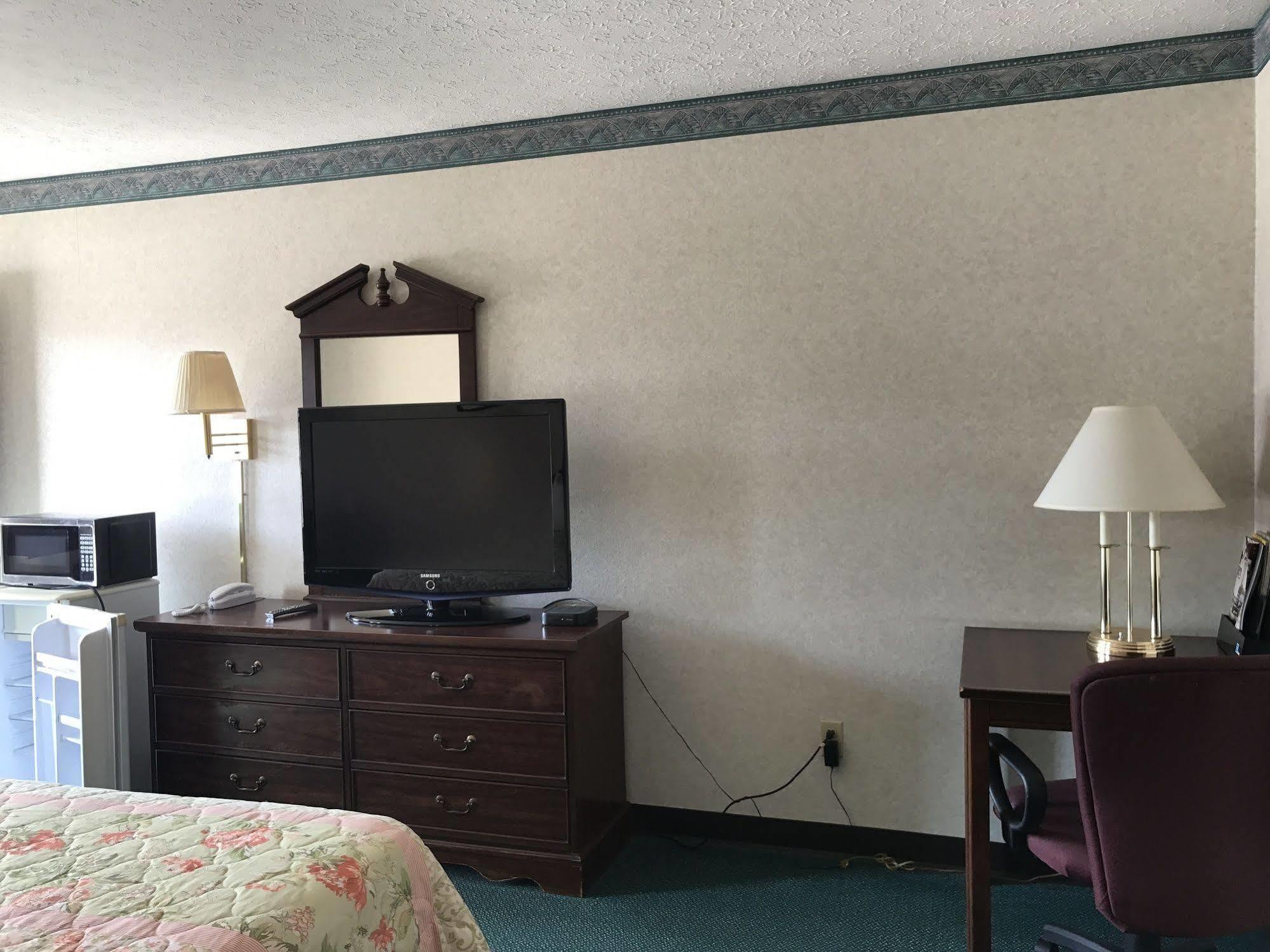 Americas Inn Бардстаун Экстерьер фото
