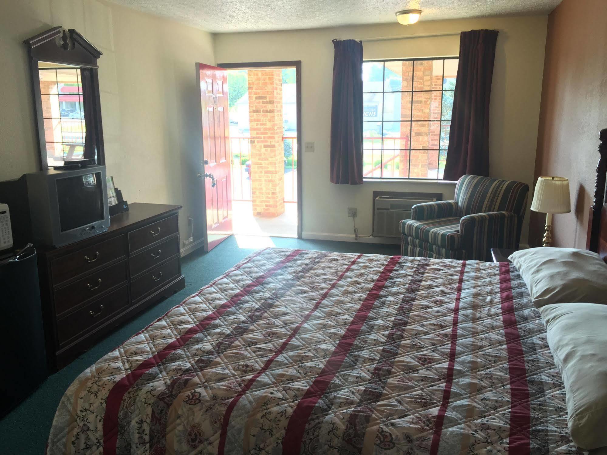 Americas Inn Бардстаун Экстерьер фото